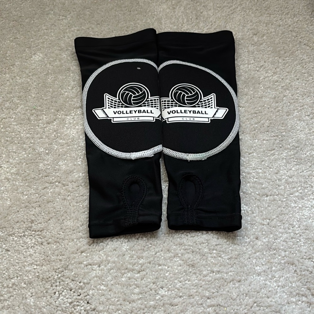 Great volleyball arm bands to help any volleyball beginners! 🏐